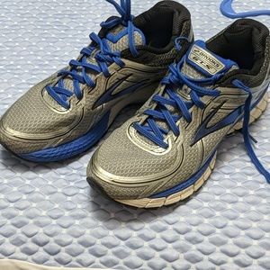 Men's running shoes